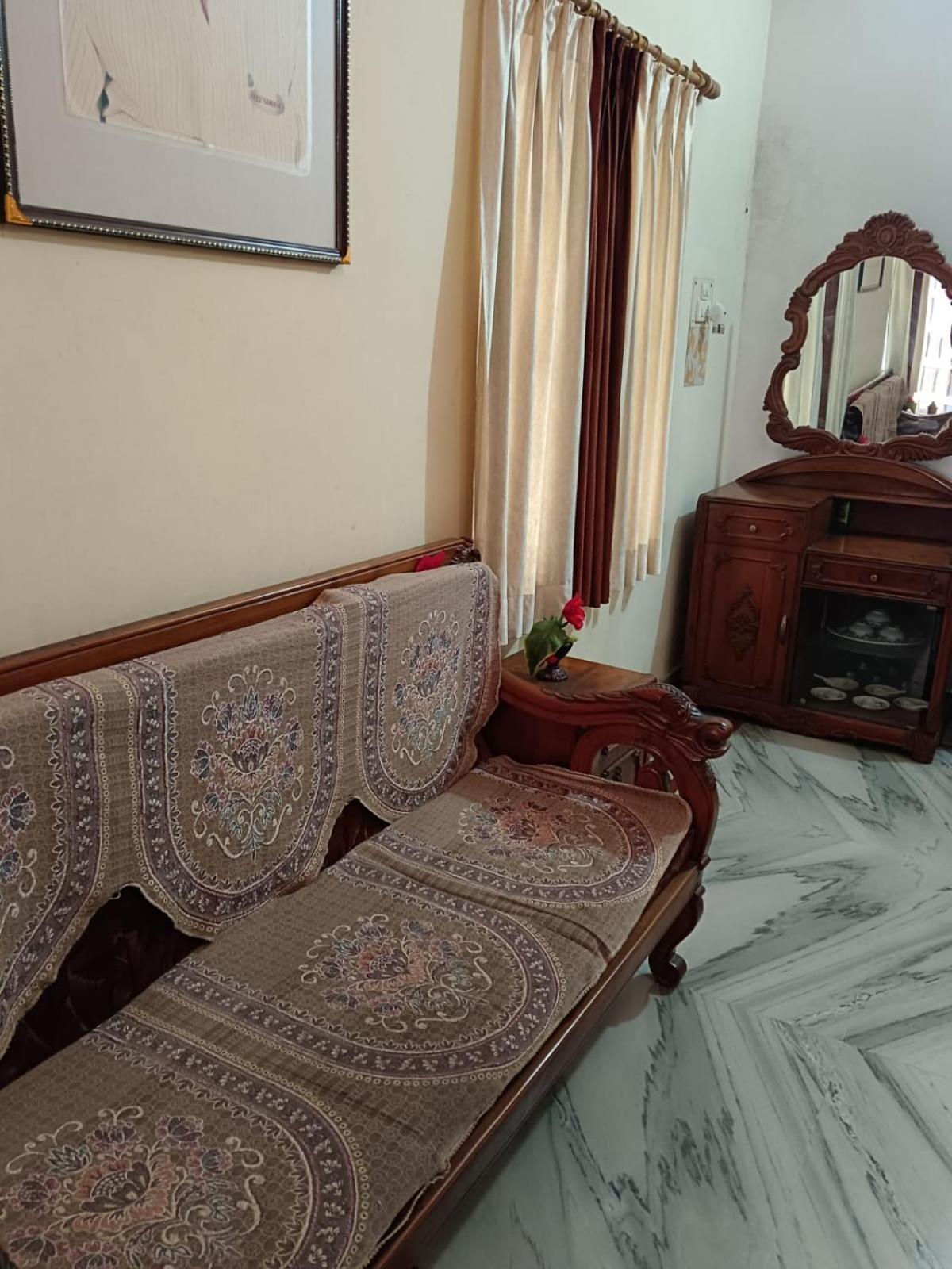 Kusum Palace Варанаси Екстериор снимка