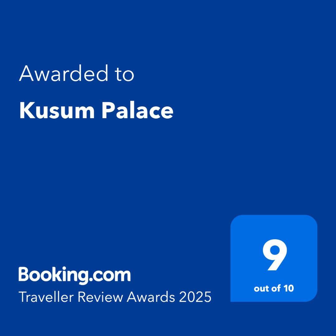 Kusum Palace Варанаси Екстериор снимка